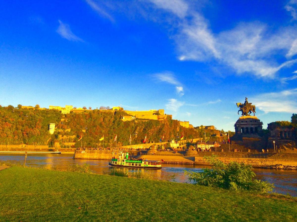 コブレンツHaus Am Ufer Mit Rheinpanoramablickアパートメント エクステリア 写真